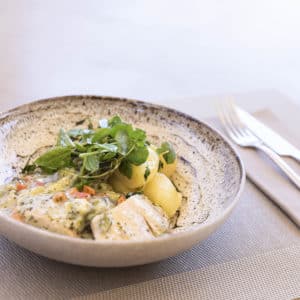 Mørksej med sennepssauce, kartofler og grønsager