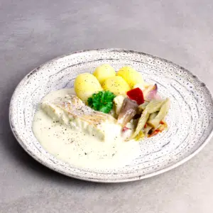 Lavallergén fisk med hvidvinssauce og grønsager