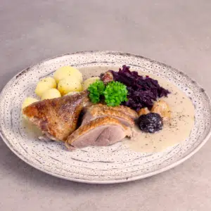 AND - Juleand med skysauce, rødkål og kartofler